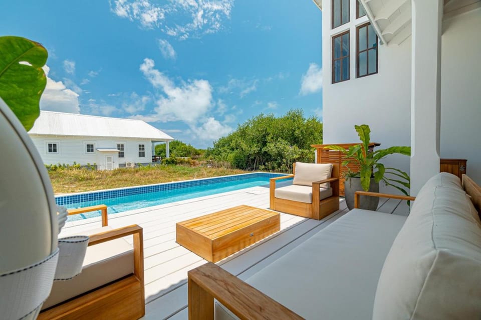 The Lovejoy and Mistico Beach club plus Boat Shuttle Villa in San Pedro