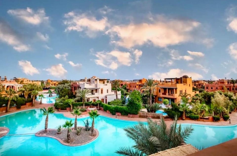 Property building, Bird's eye view, View (from property/room), Pool view, Swimming pool, Swimming pool