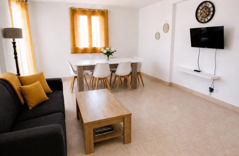 Appartement à la décoration originale 3 lits Clim 2 balcons proche plage centre ville et commerces Apartment in Bastia