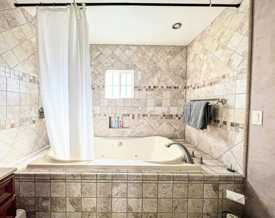 Bathroom, Bath, towels