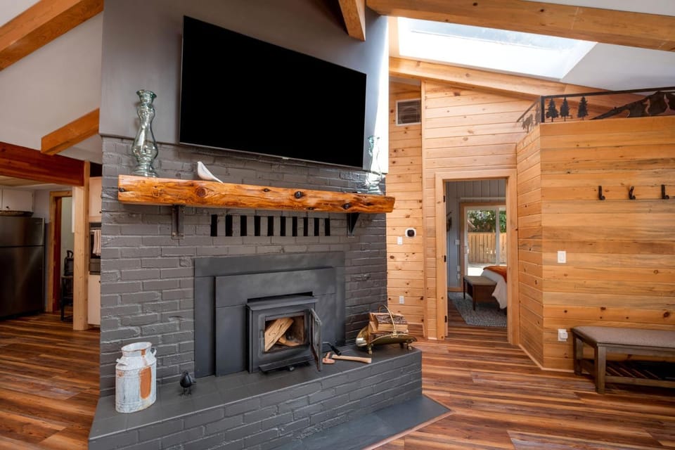 TV and multimedia, Living room, fireplace