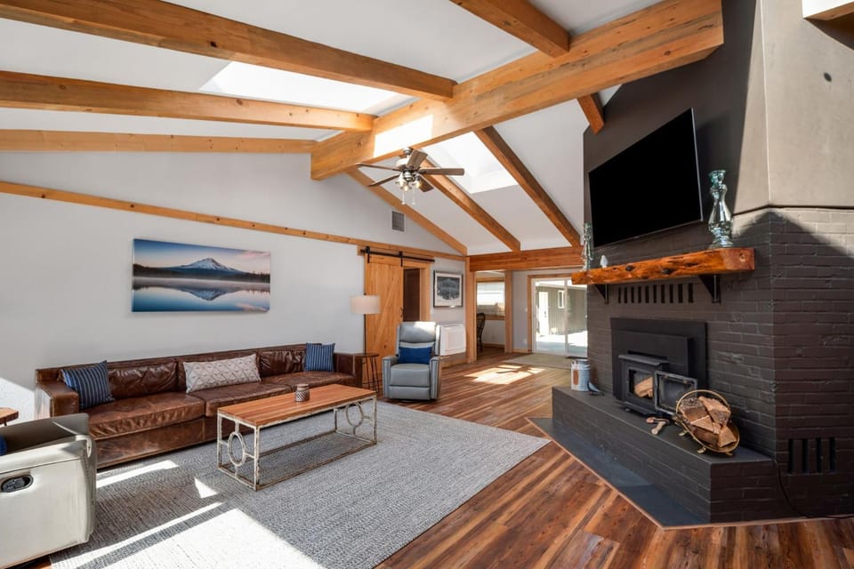 TV and multimedia, Living room, fireplace