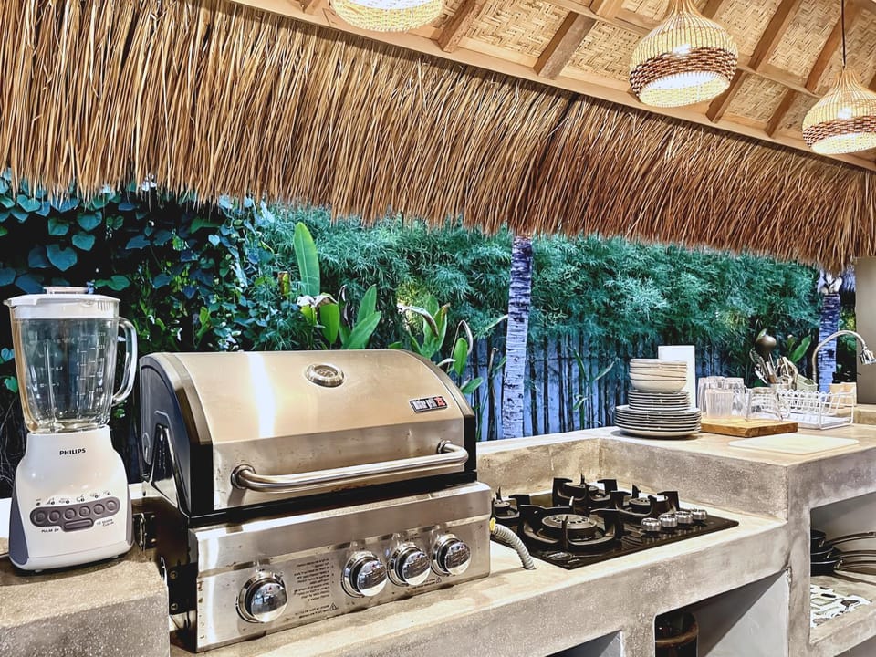 BBQ facilities, Kitchen or kitchenette, Dining area, Communal kitchen, stove, kitchen