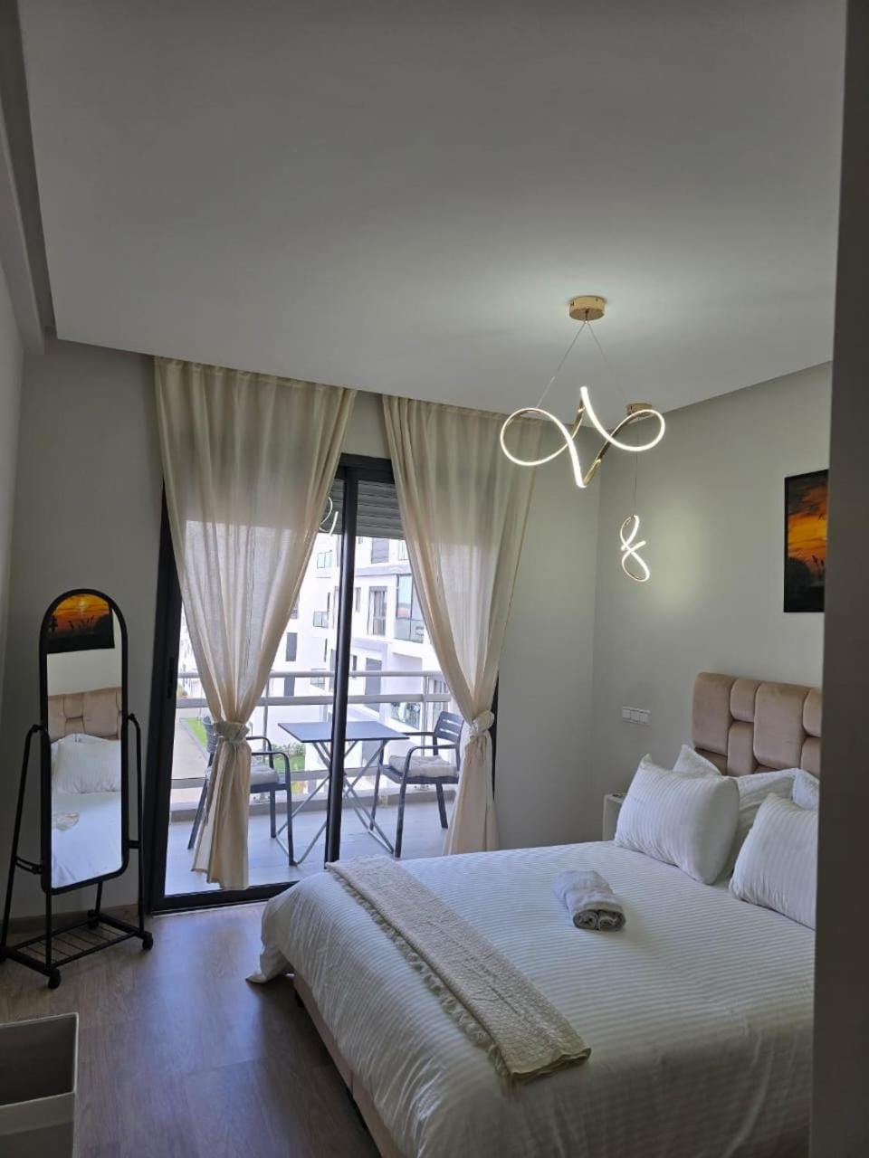 Charmant appartement à 10min de L' Aéroport Med V Apartment in Casablanca-Settat