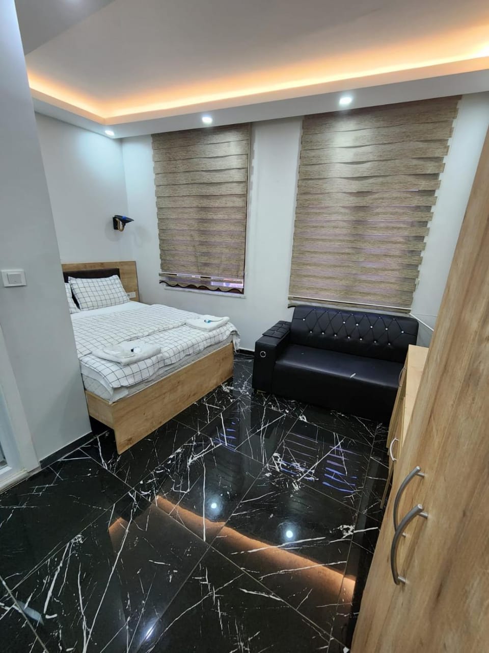 Bed, Photo of the whole room, Bedroom, towels