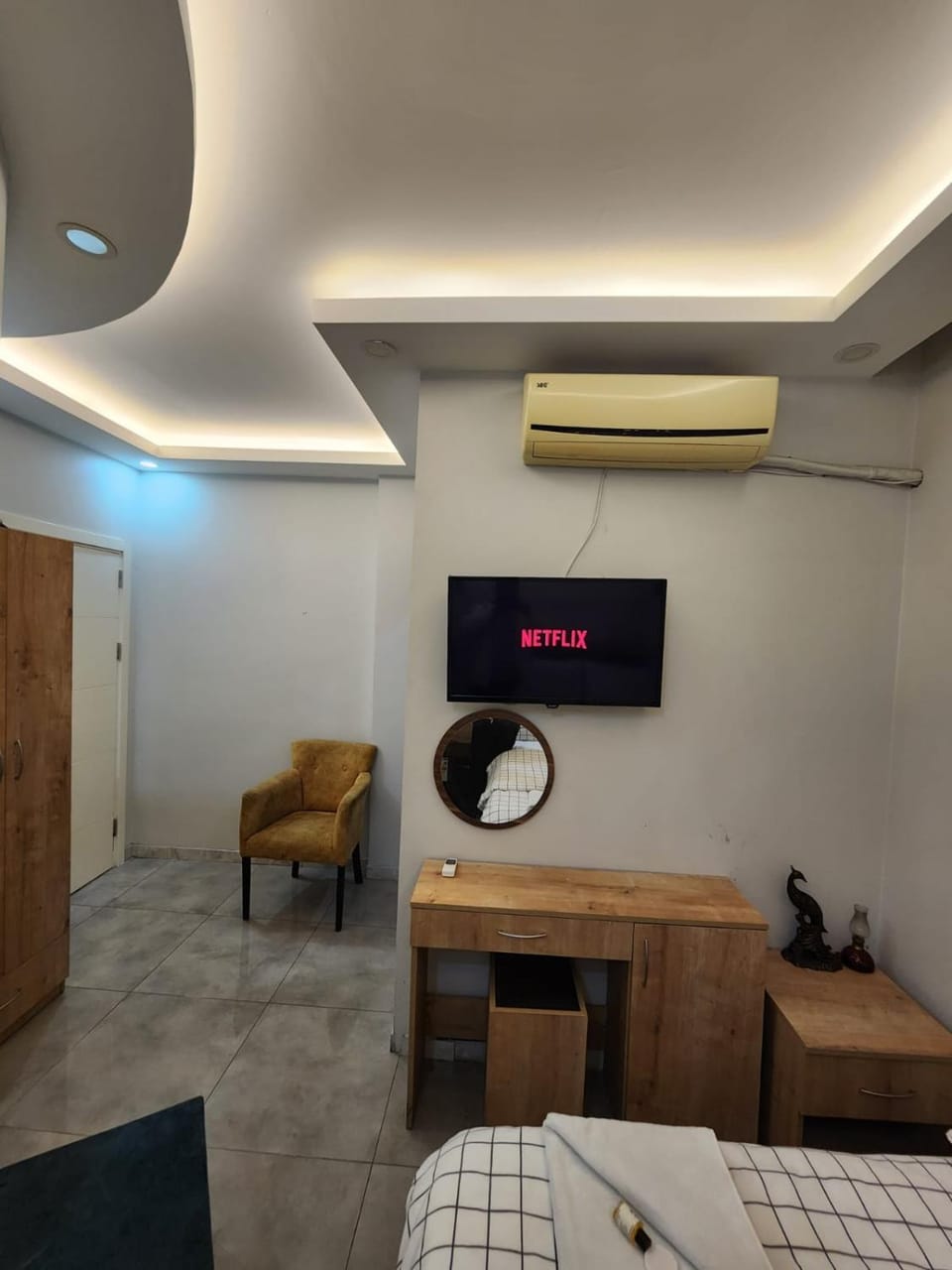 Seating area, air conditioner