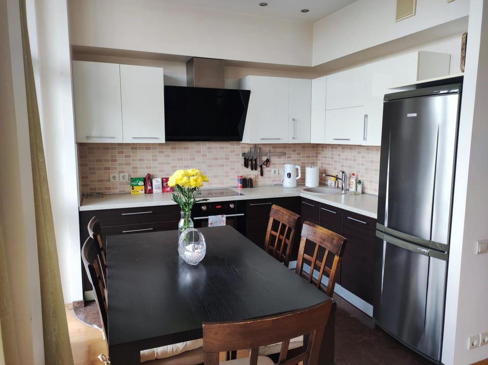 Kitchen or kitchenette, Dining area, dishwasher, microwave, oven, stove