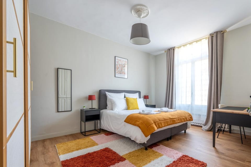Bed, Photo of the whole room, Bedroom