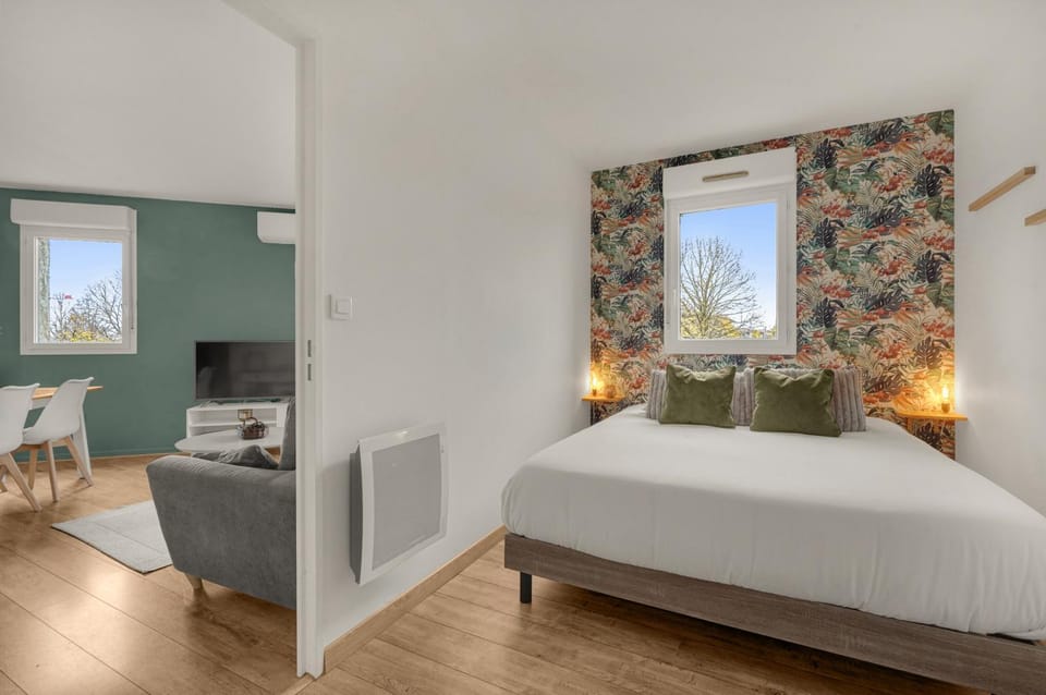 Bed, Photo of the whole room, Bedroom