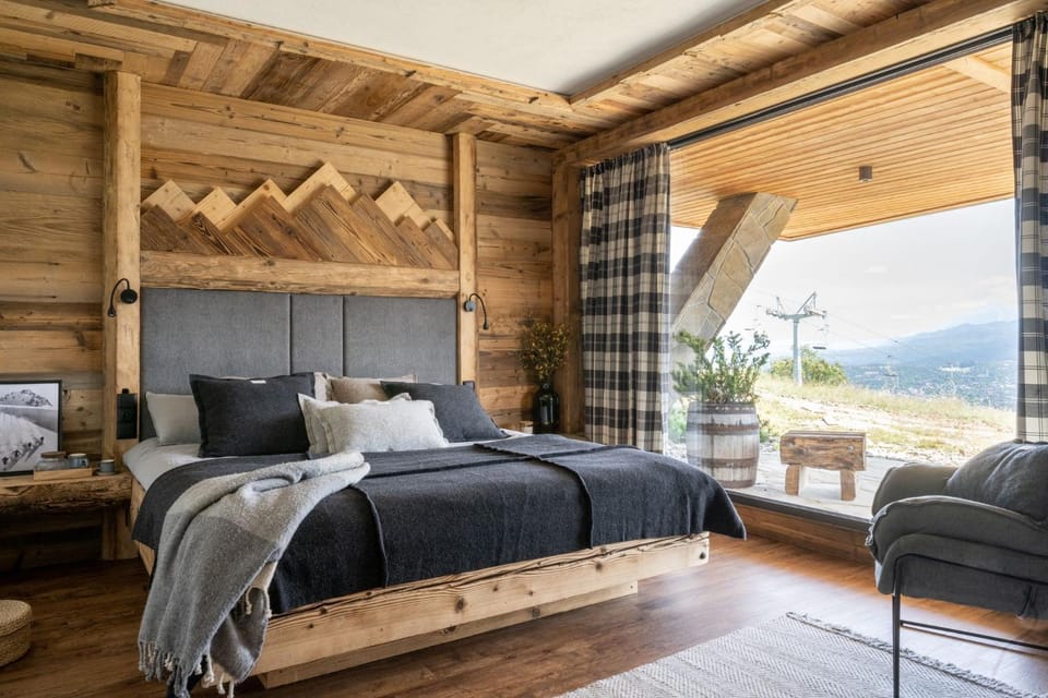 Bed, Photo of the whole room, Bedroom, Mountain view