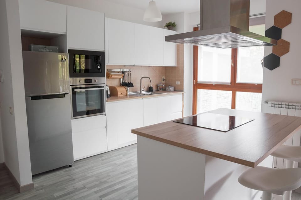 Kitchen or kitchenette, Dining area, dishwasher, oven, stove