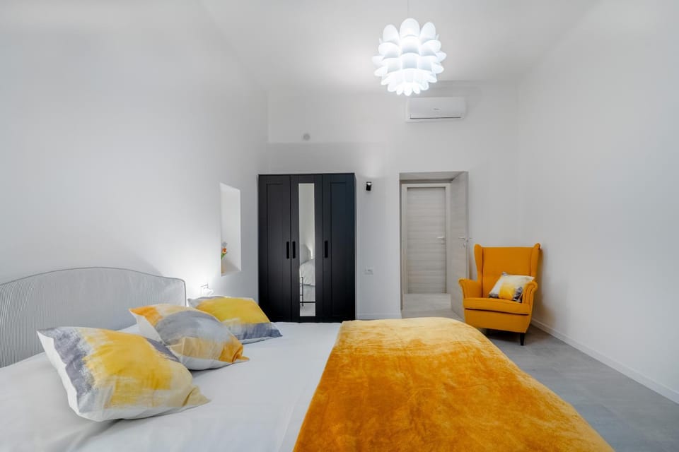 Bed, Photo of the whole room, Bedroom, wardrobe
