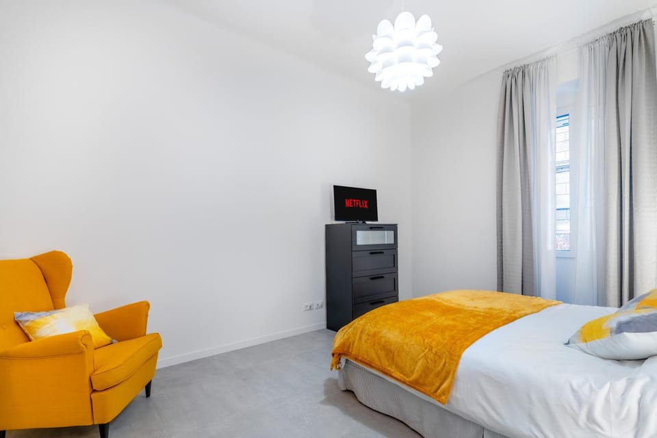 Bed, TV and multimedia, Photo of the whole room, Evening entertainment, Bedroom