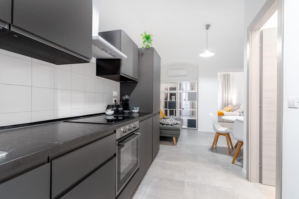 Kitchen or kitchenette, Dining area, oven, stove