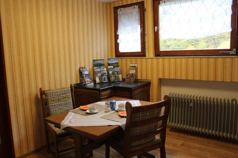 Ferienwohnung Andrea ist mit 1 oder 2 Schlafzimmer in Grünebach Buchbar Apartment in Rhineland-Palatinate