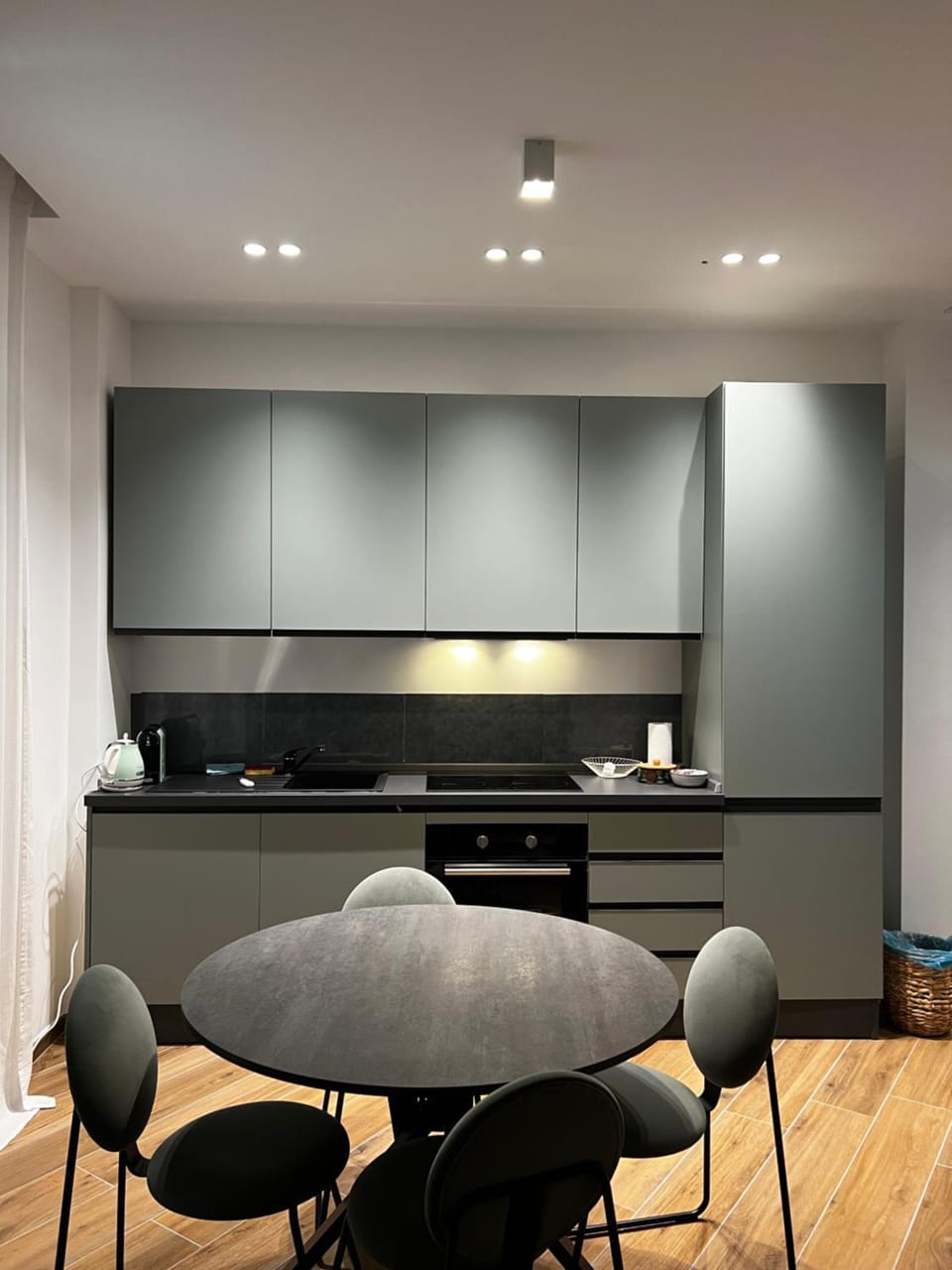 Kitchen or kitchenette, Seating area, Dining area, oven, stove, washing machine