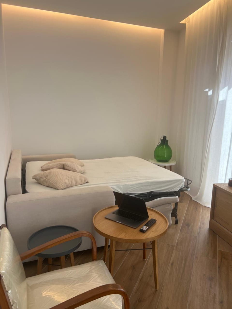 Bed, Living room, Seating area