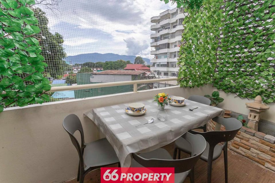 Spacious 2 Bedroom Apartment near Train Station - 10 Min to Old City Apartment in Chiang Mai
