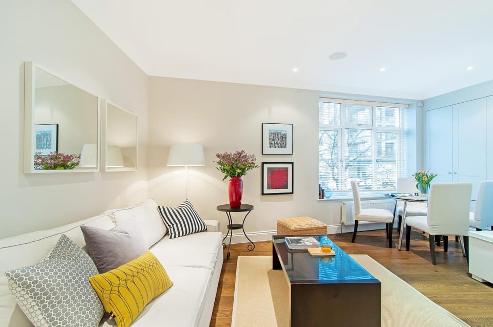 Communal lounge/ TV room, Living room