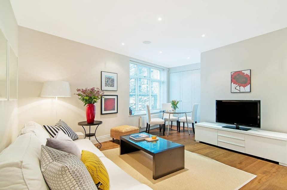 Communal lounge/ TV room, Living room