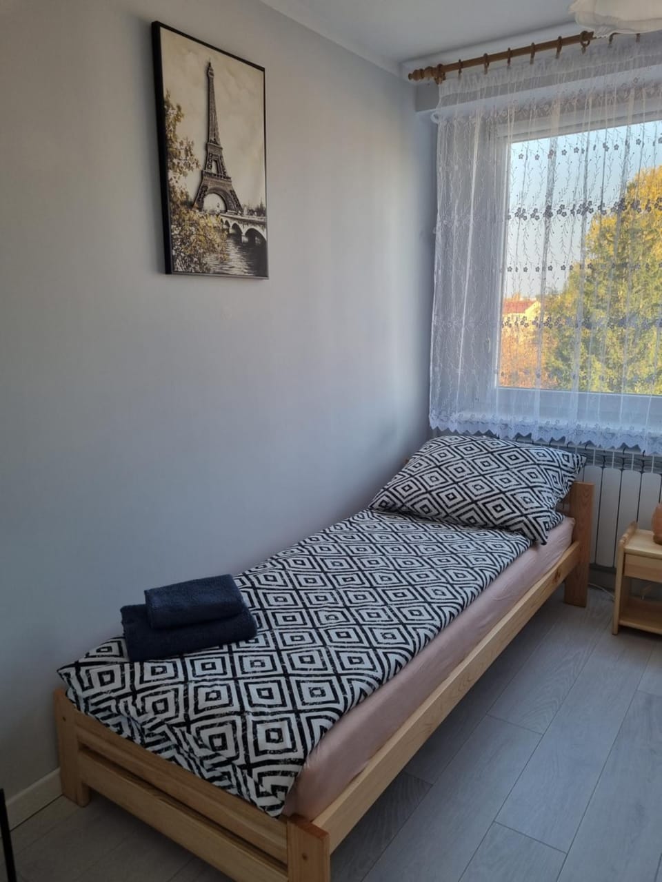 Bed, Photo of the whole room, Bedroom, towels