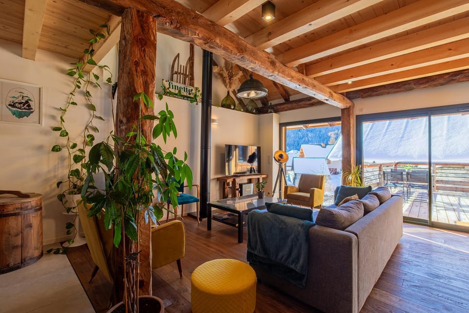 Communal lounge/ TV room