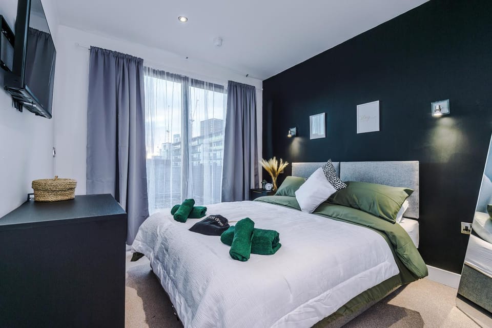 Sleeps 8, Duplex Apartment, Pool Table, Balcony X2, Long Term Disc, Perfect For Groups Apartment in Manchester