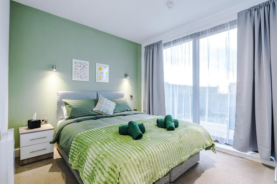 Sleeps 8, Duplex Apartment, Pool Table, Balcony X2, Long Term Disc, Perfect For Groups Apartment in Manchester