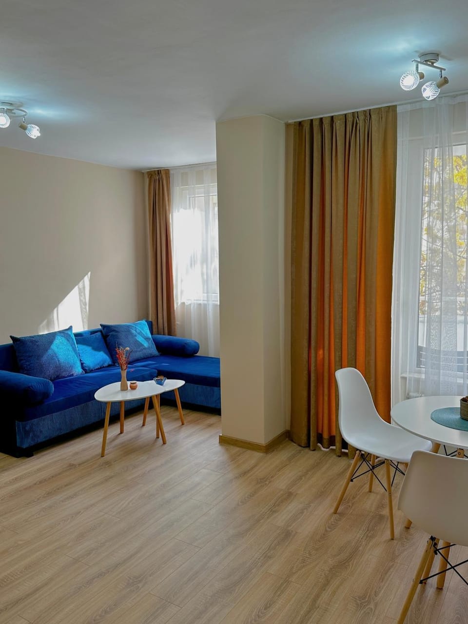 Living room, Seating area, Dining area