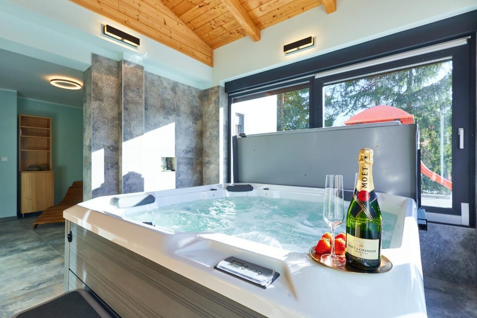Natural landscape, Hot Tub, Drinks, Alcoholic drinks, Bath