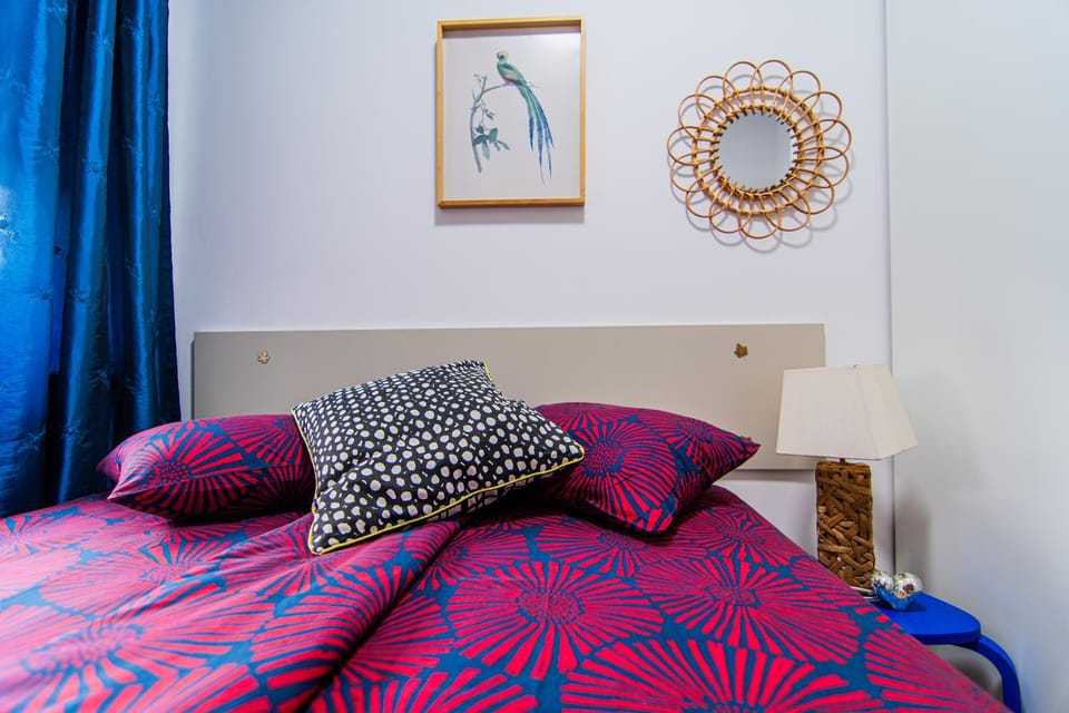 Bed, Photo of the whole room, Decorative detail, Bedroom, Family, internet