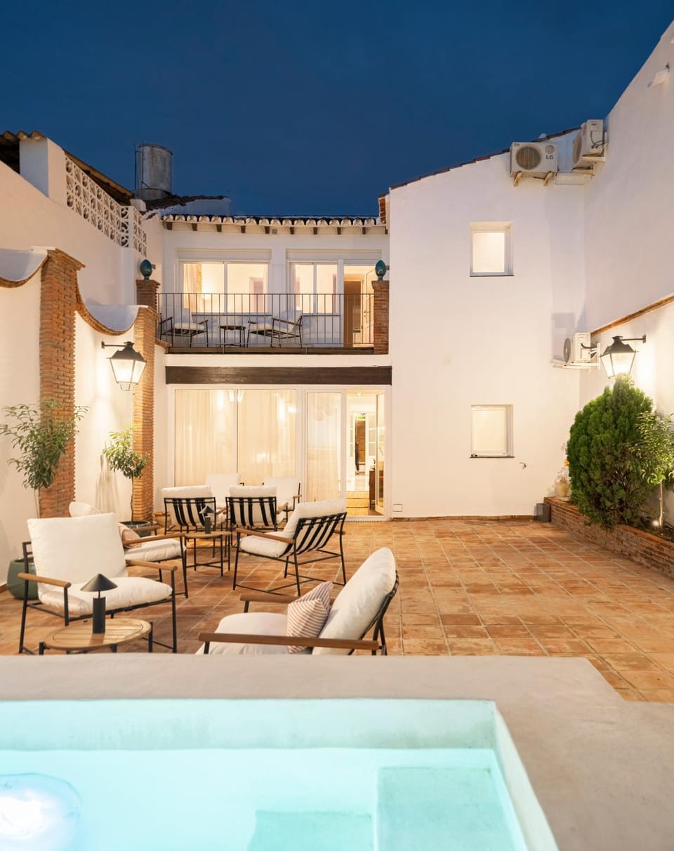 Patio, Balcony/Terrace, Swimming pool, Swimming pool