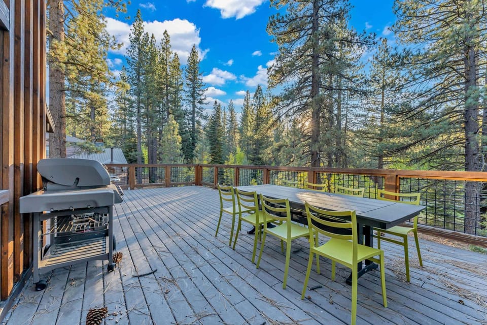Northstar Retreat with Hot Tub & FREE Shuttle Access House in Northstar Drive