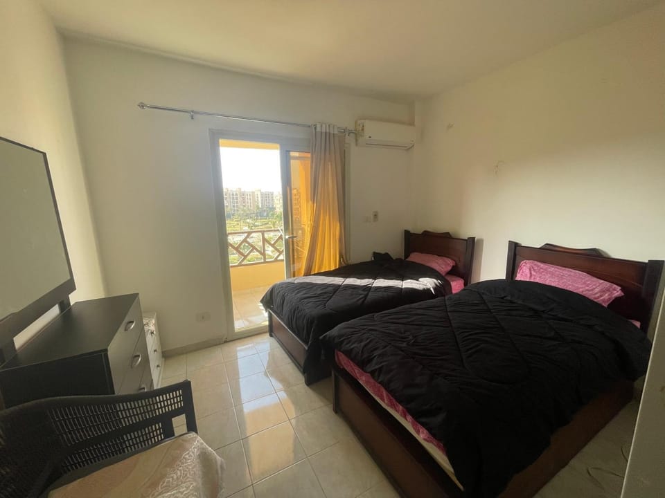 Bed, Seating area, Bedroom, air conditioner