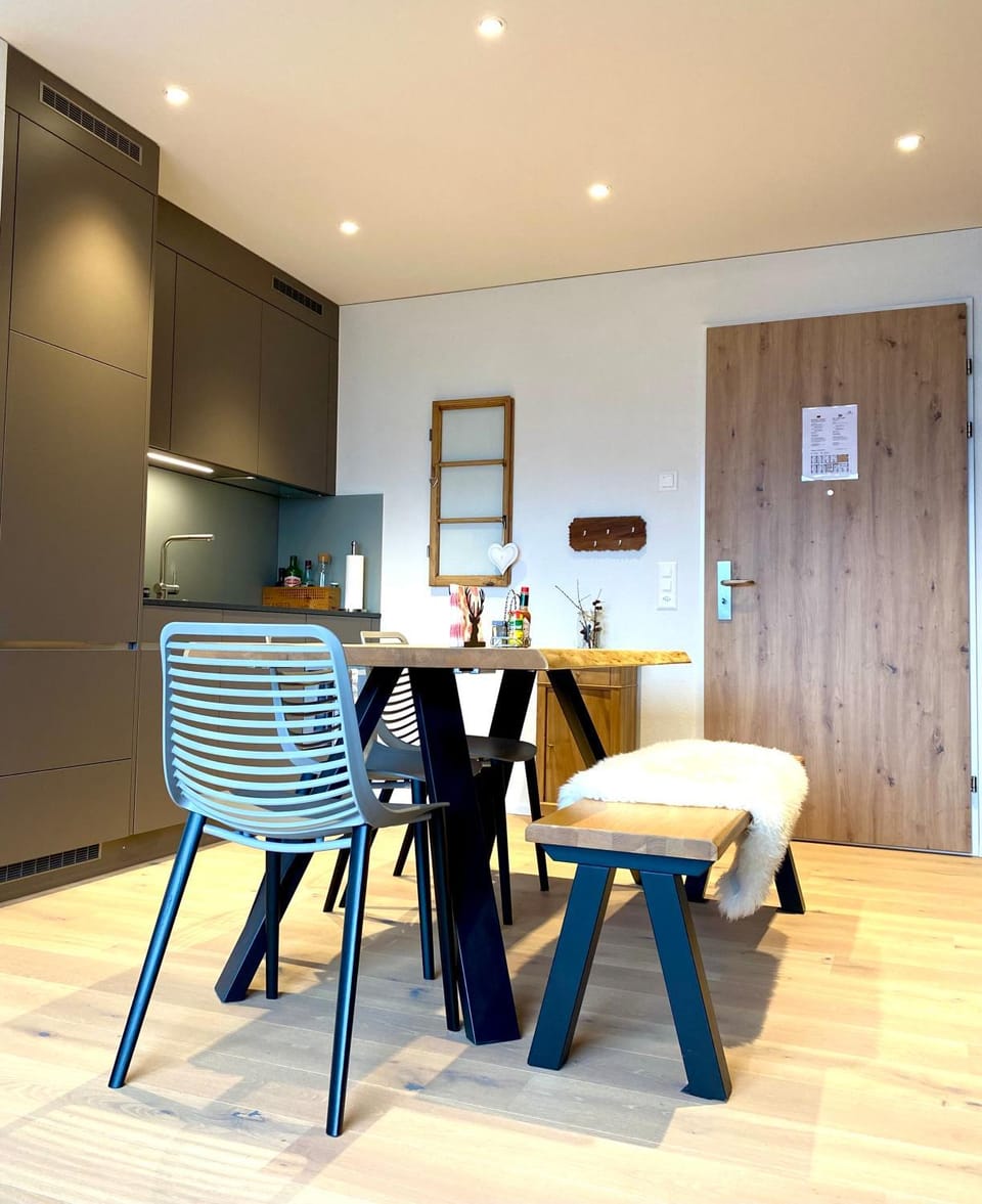 Kitchen or kitchenette, Seating area, Dining area