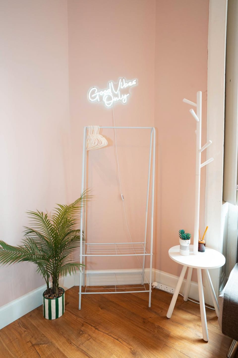 Bed, Decorative detail, Bedroom