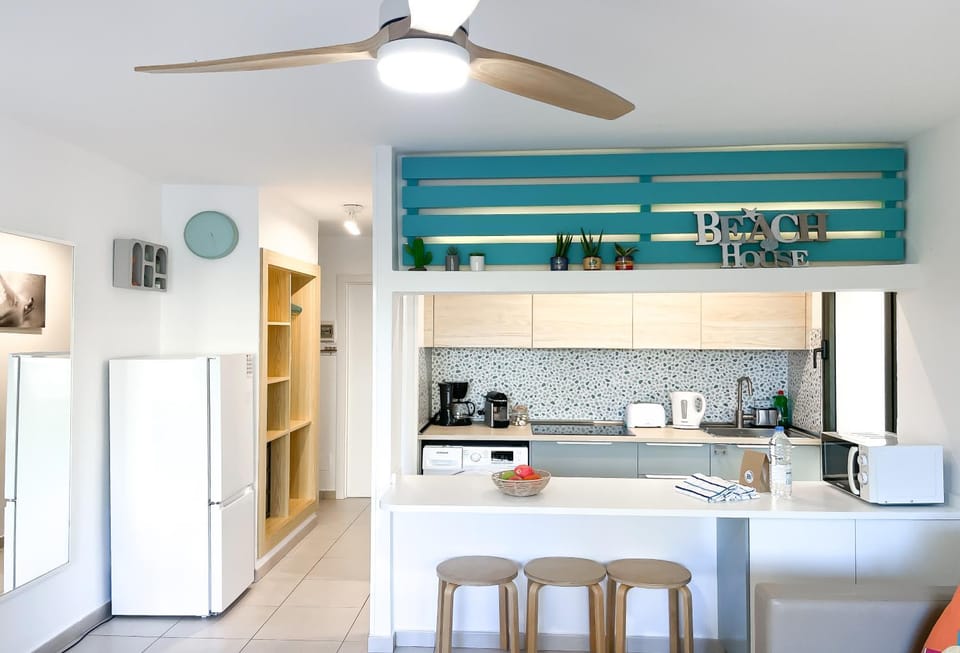 Kitchen or kitchenette, Dining area, stove, toaster