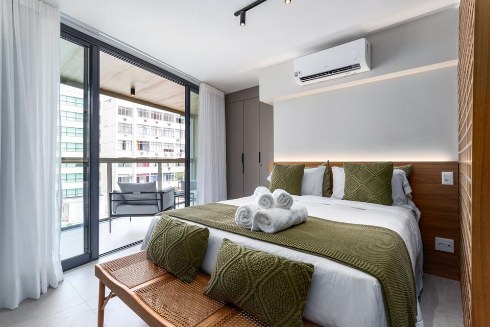 Bed, Photo of the whole room, Seating area, Bedroom, air conditioner