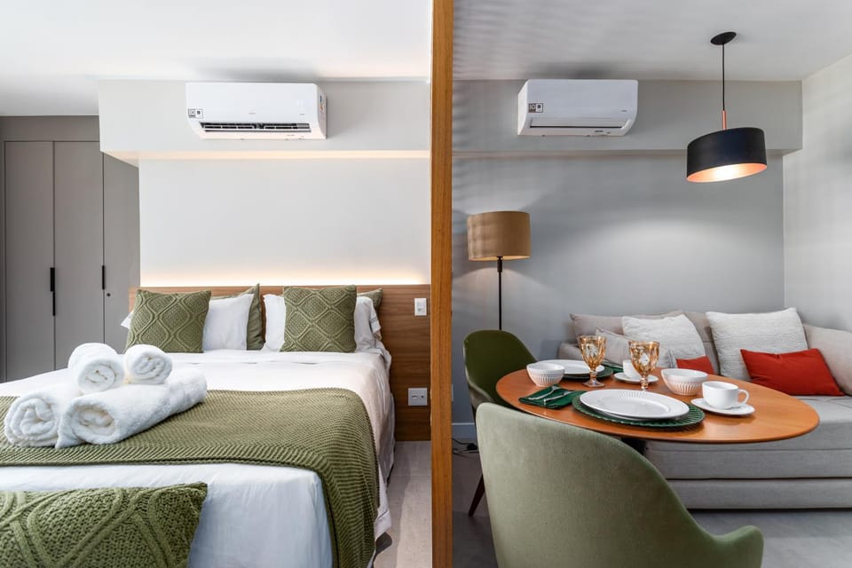 Bed, Living room, Photo of the whole room, Seating area, Bedroom, towels, air conditioner
