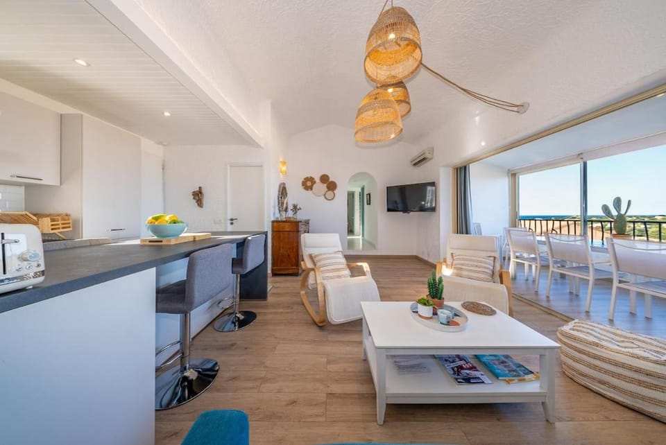 T4-80m2 superbe vue mer Sant Ambroggio Apartment in Lumio