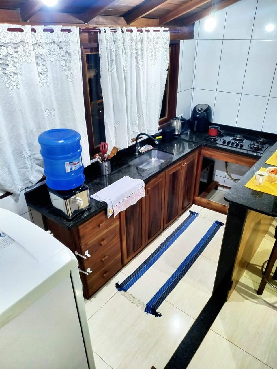 Kitchen or kitchenette, Lake view