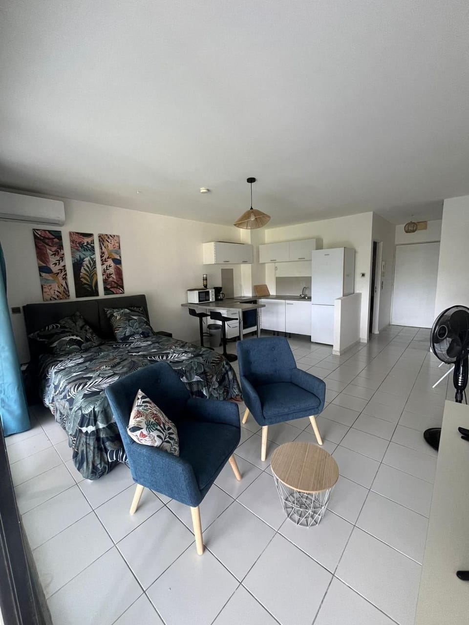 Kitchen or kitchenette, Living room
