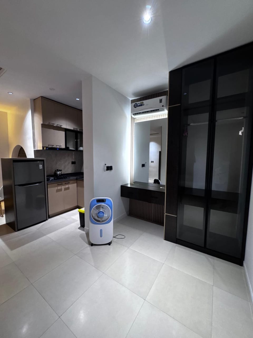 wardrobe, air conditioner