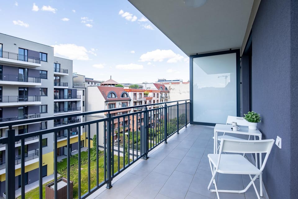 Central - Free Parking - Large Balcony Apartment in Budapest