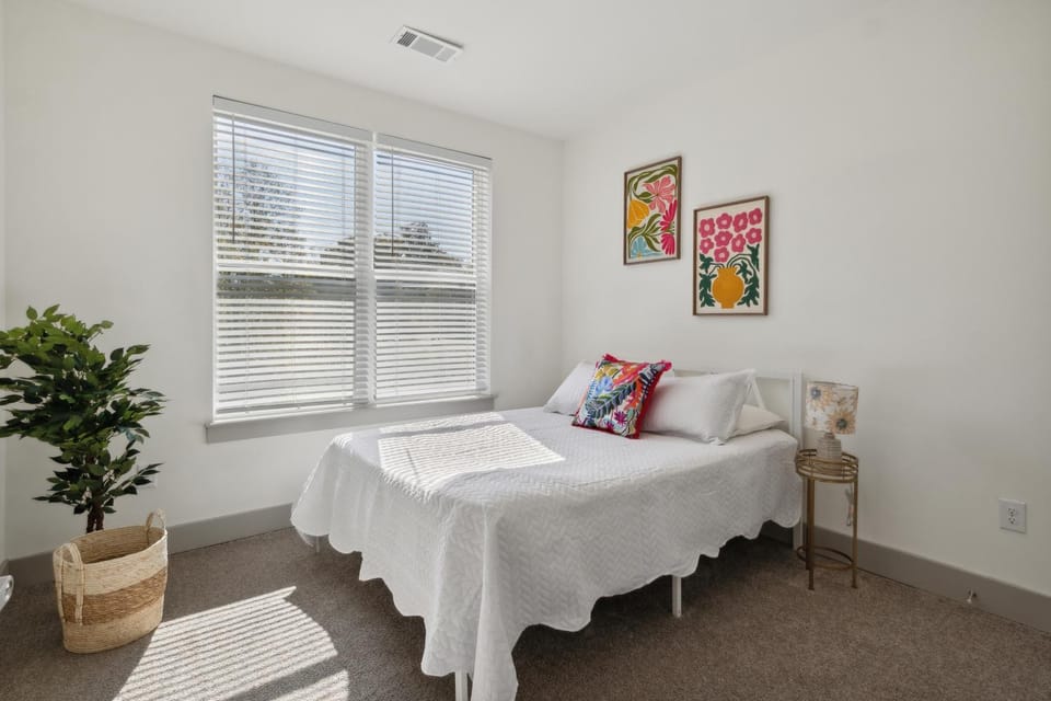 Overlook 7207 I Modern and Spacious 2Bd Apt Apartment in Farragut