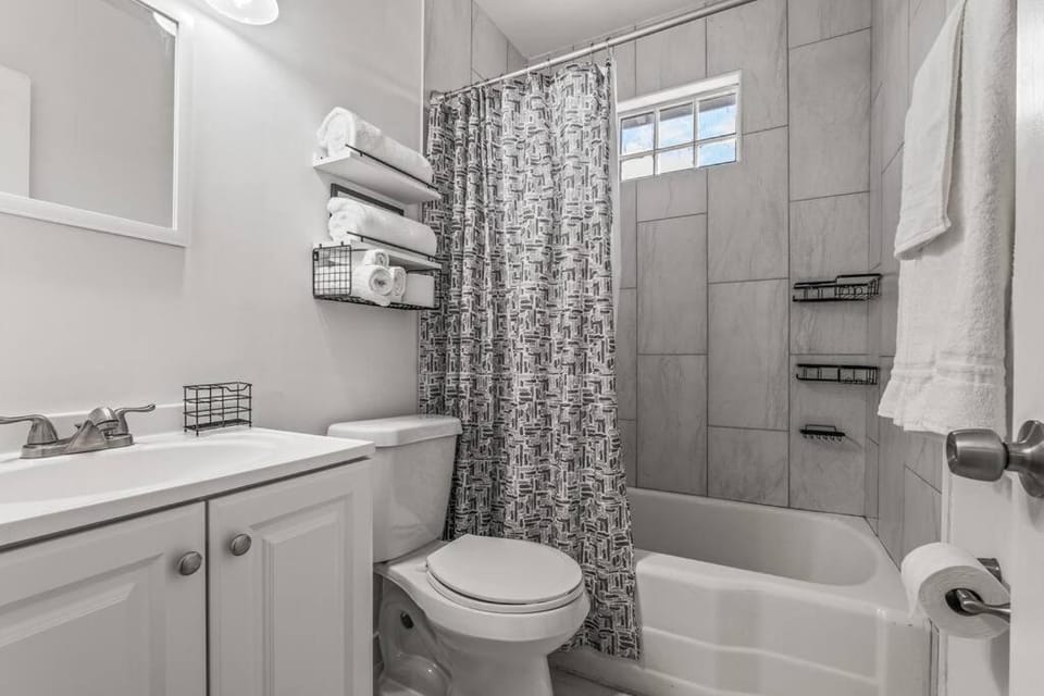 East Hill Retreat Near Beaches & Downtown Apartment in Pensacola