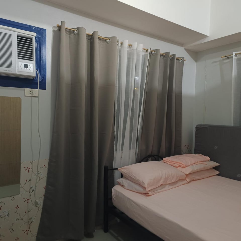 Bed, Photo of the whole room, Bedroom, air conditioner