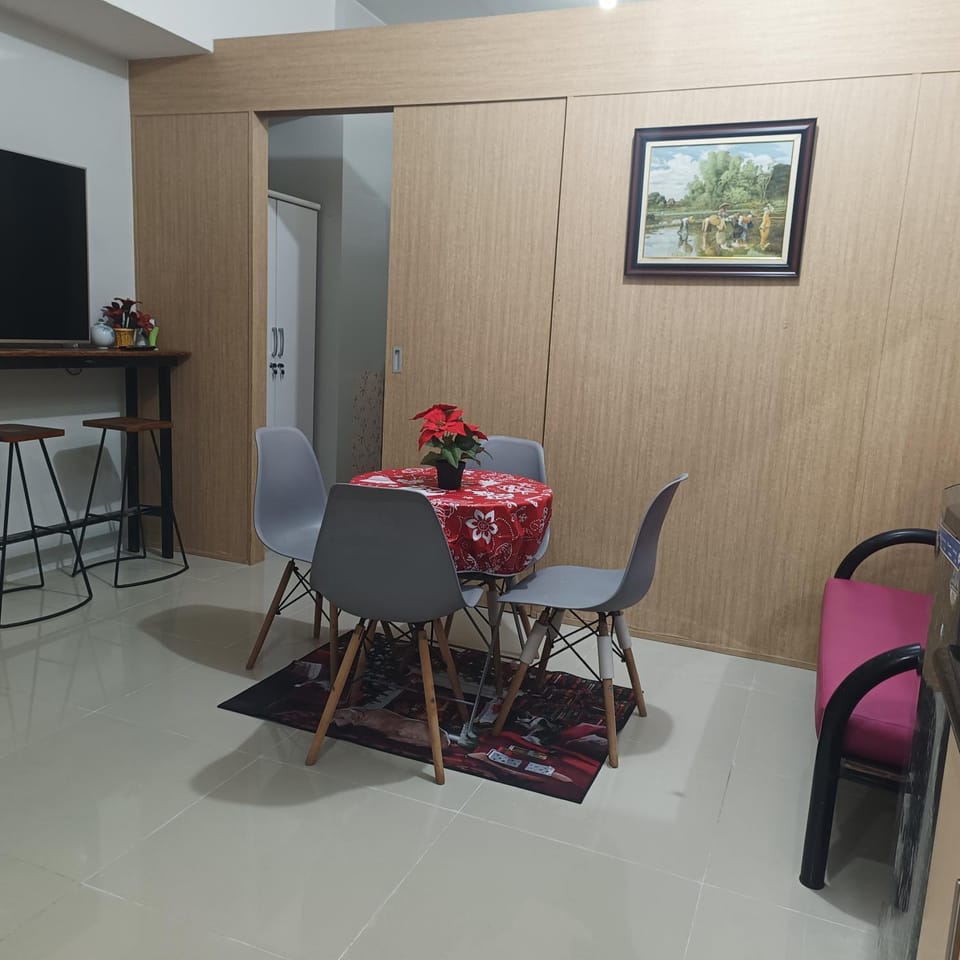 TV and multimedia, Living room, Seating area, Dining area