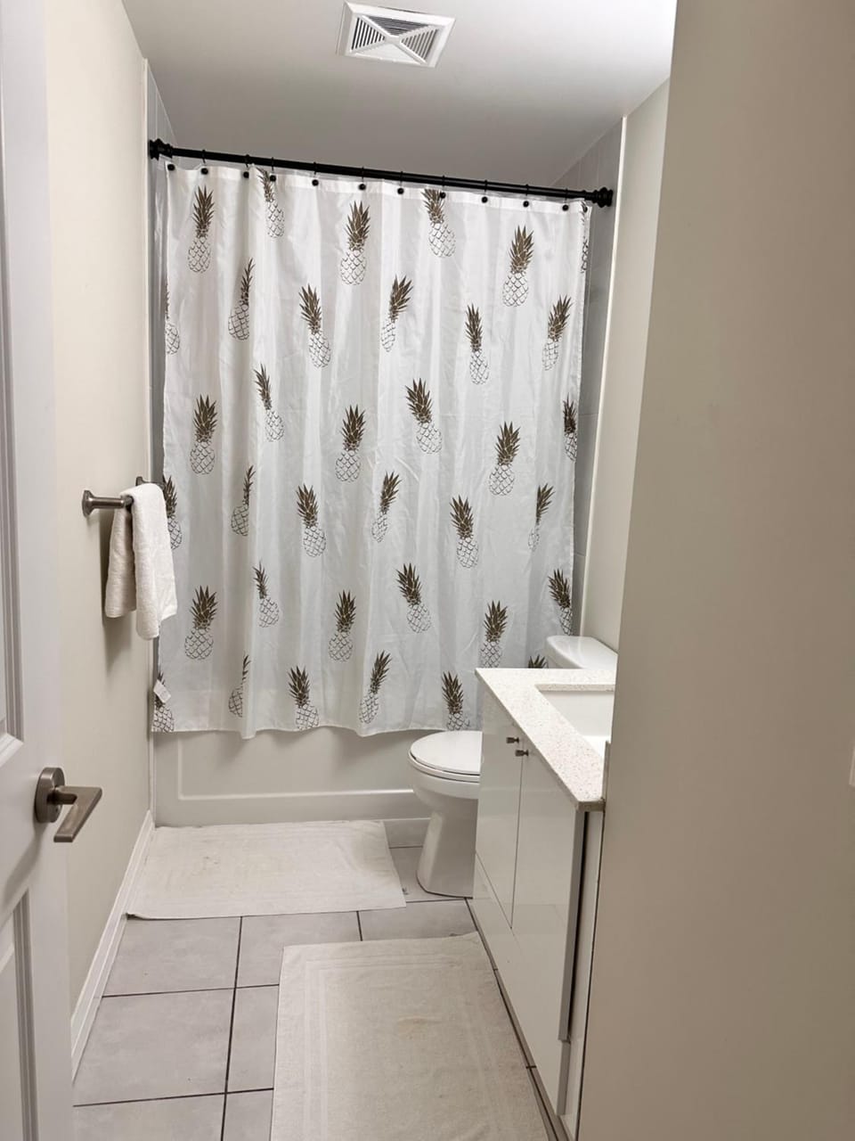 Cozy Room in a Townhouse Mississauga, Ontario canada Bed and Breakfast in Brampton