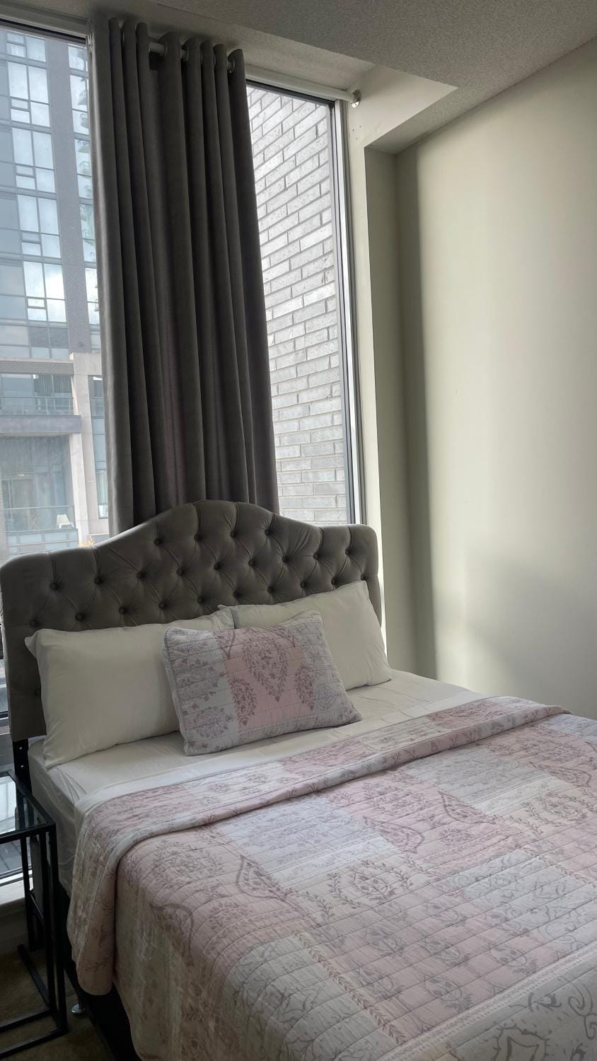 Cozy Room in a Townhouse Mississauga, Ontario canada Bed and Breakfast in Brampton